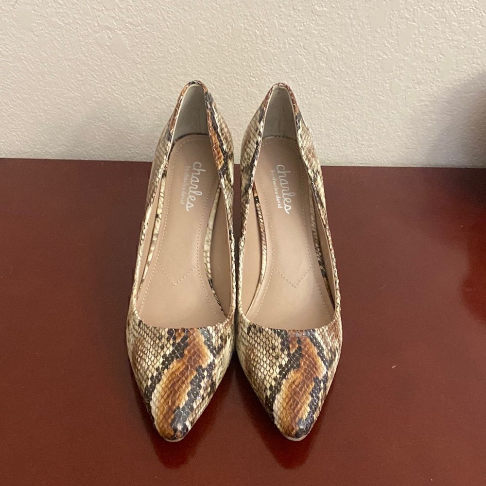 CHARLES BY CHARLES DAVID Beige Python Embossed Vasto Flare Slip On Heels 8.5M